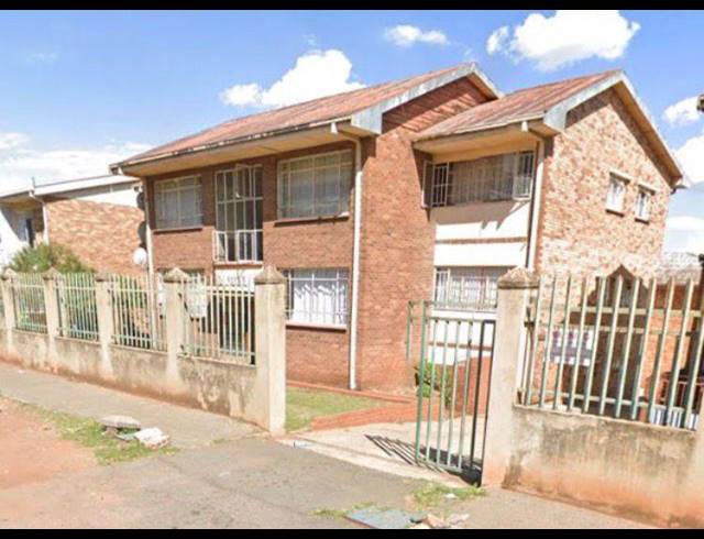 2 BEDROOM PROPERTY TO RENT IN LORENTZVILLE